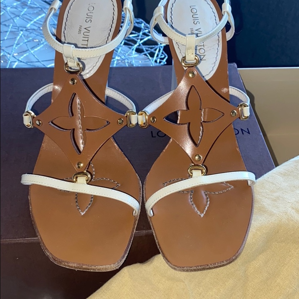 Auth Louis Vuitton Wedges🔥🎁